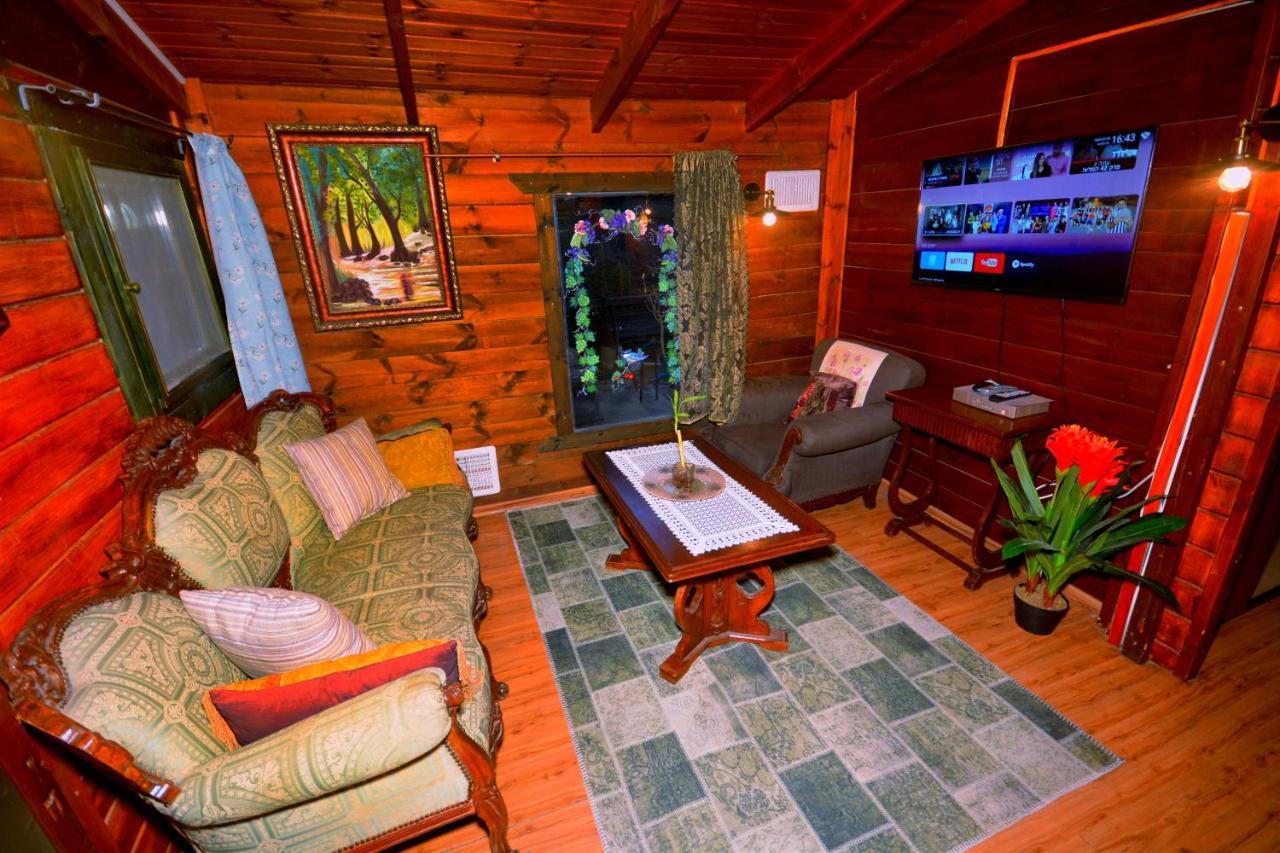 Family Cabin Menaẖemya Extérieur photo