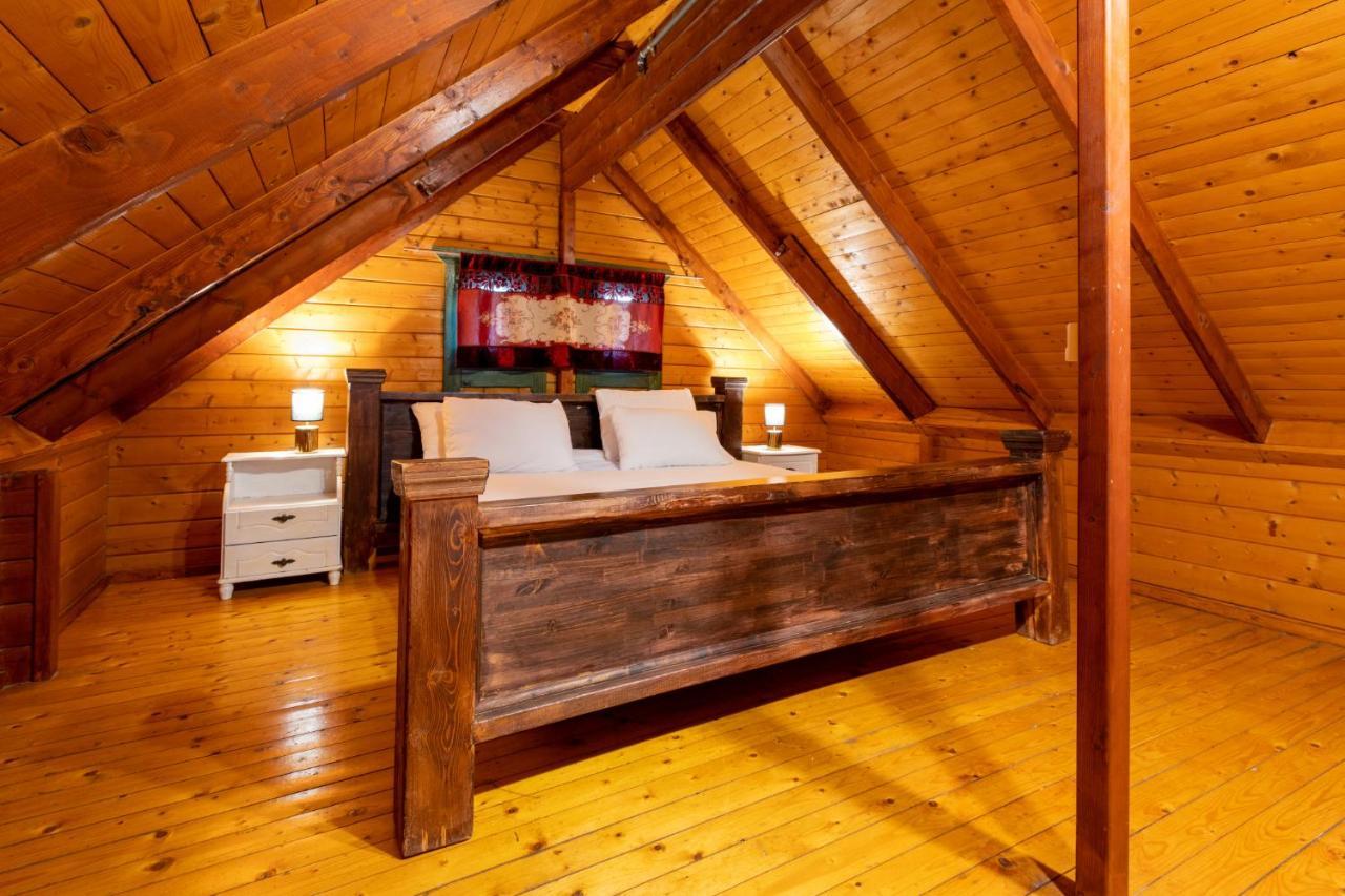 Family Cabin Menaẖemya Extérieur photo