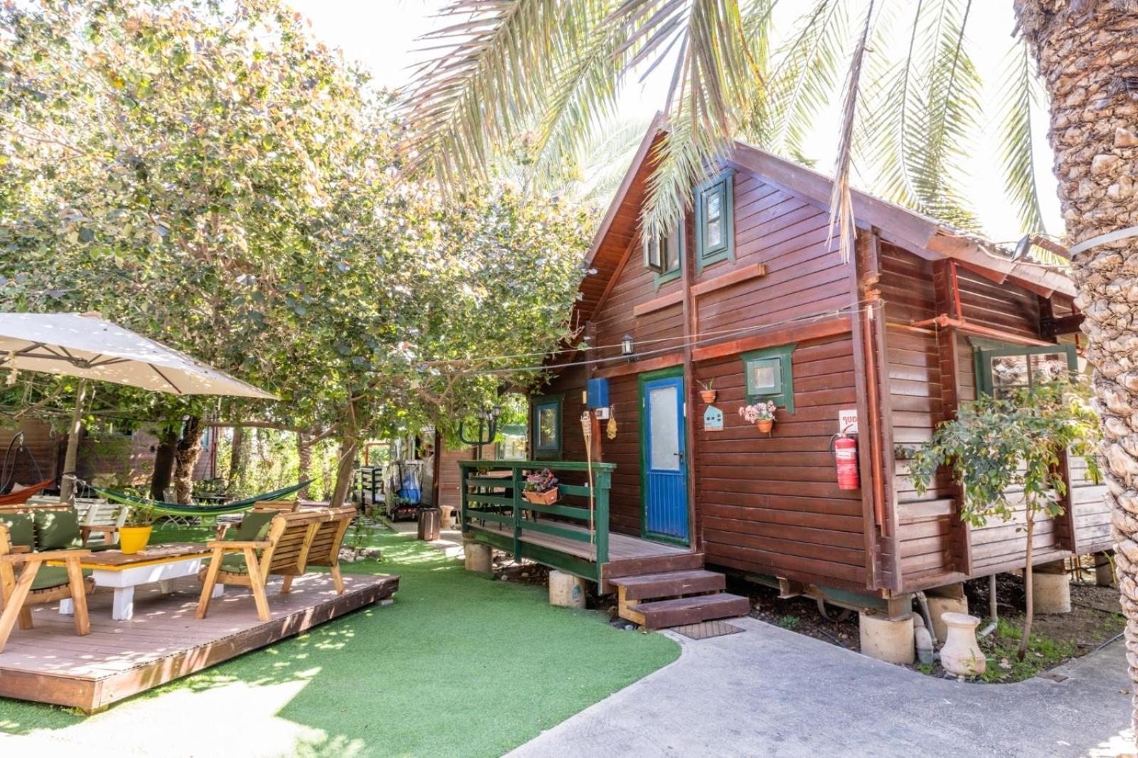 Family Cabin Menaẖemya Extérieur photo